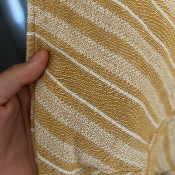 Open back diagonal stripped shirt with frayed edges - Picture 5 of 5